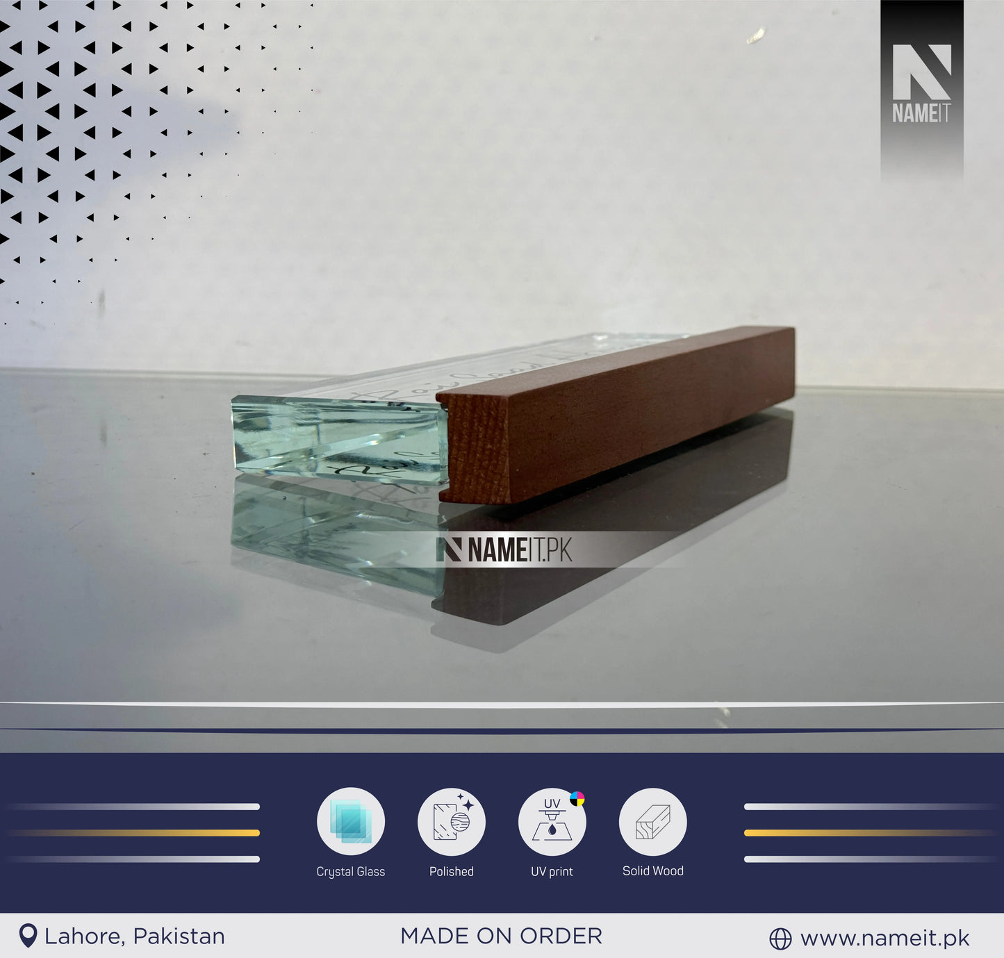 Table Name Plate, Wooden Base, Crystal Glass Name Plate for Desk, Teacher Desk Name Plate Cute Office Decorations for Women Personalized Name Plate Appreciation Gifts for Coworkers Teachers.