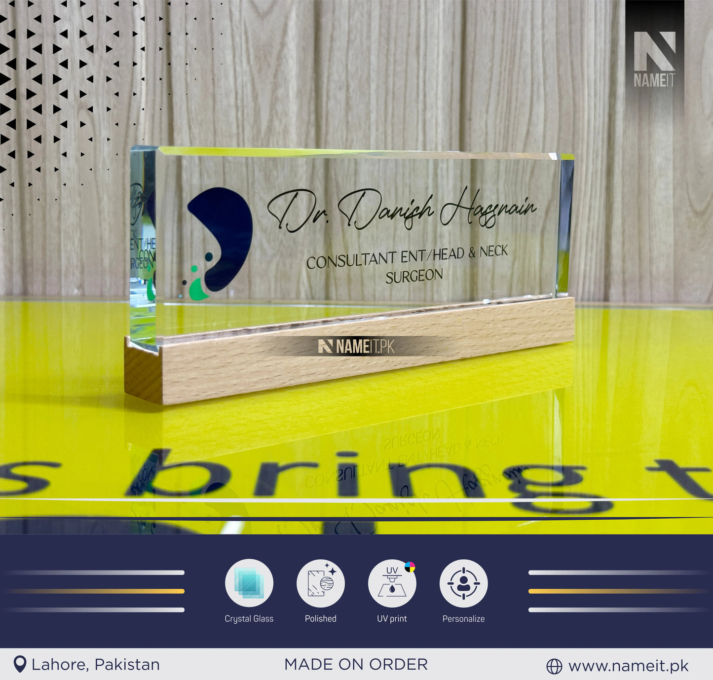 Table Name Plate, Wooden Base, Crystal Glass Name Plate for Desk, Teacher Desk Name Plate Cute Office Decorations for Women Personalized Name Plate Appreciation Gifts for Coworkers Teachers
